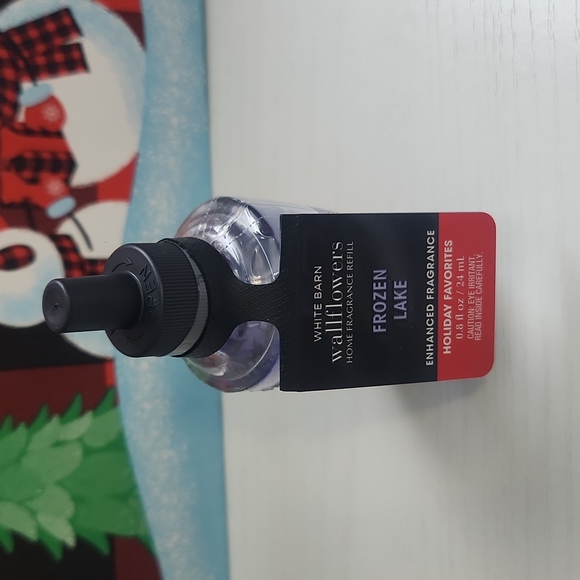 Set of 4 NWT Wallflowers- Winter Scents - Picture 4 of 10